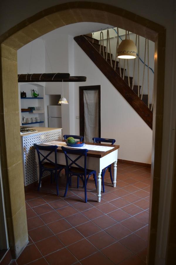 Upstairs - Lazy Terrace Vila Lecce Exterior foto